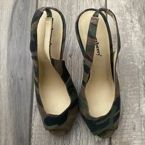 Jazzberry camo heals size 6